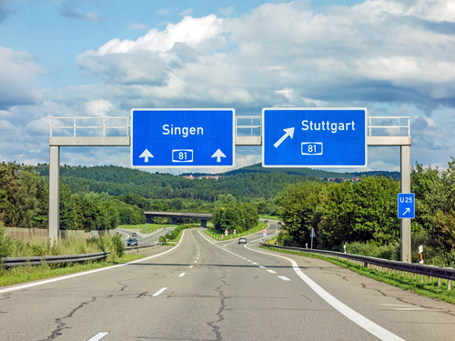 Can someone help me decipher this? These signs are back-to-back on a small  street. I have a Zone V parkschein, can I park on this street or not? :  r/germany