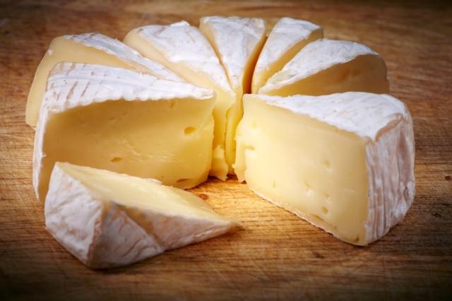 Brie & Brie Noir Cheese